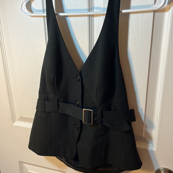 Size large guess halter vest with belt - Picture 3 of 5